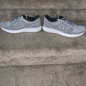 Champion tennis shoes